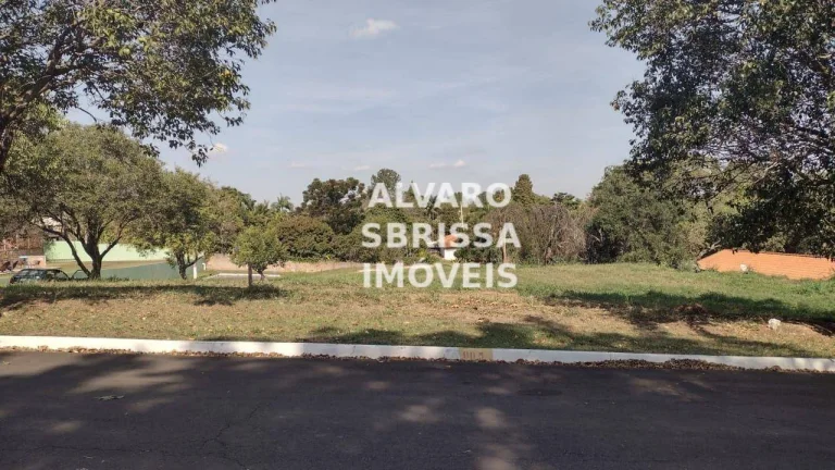 Imagem Excelente terreno com ótima topografia de esquina à venda com 3.000 m2 no Condomínio Village Castelo em Itu SP ao lado da Rod Castelo Branco