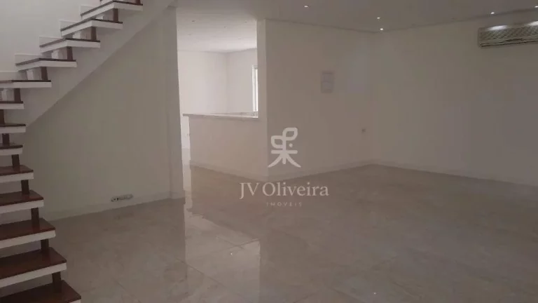 Imagem Casa em condomínio à venda, 300 m², 3 suítes, 4 banheiros, 4 vagas - Jardim Caiapia - Cotia/SP