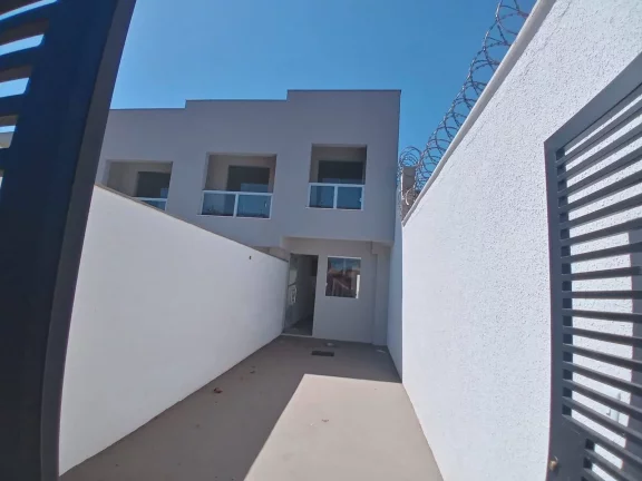 Imagem casa geminada, 2 suítes, 1 varanda,1 lavabo, 1 garagem