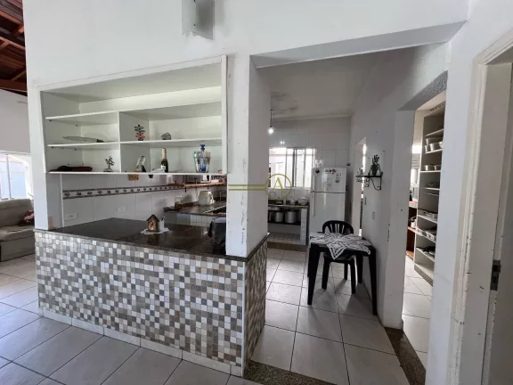 Imagem Casa térrea à venda apenas 200 metros da praia no coração da cidade piscina