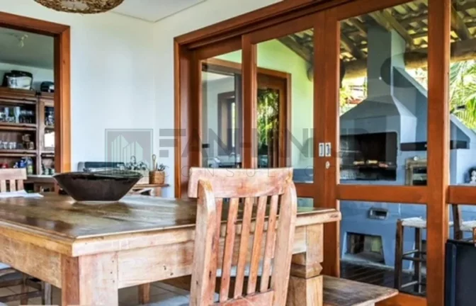 Imagem Venha desfrutar de uma estadia inesquecível em nossa luxuosa casa, localizada em um exclusivo condomínio fechado de alto padrão, próximo à deslumbrant