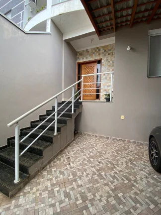 Imagem Charmosa Casa à Venda no Bairro Village, Tatuí, SP!