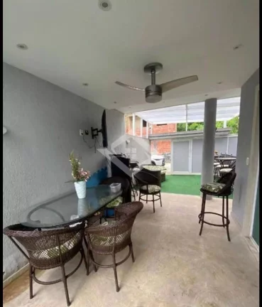 Imagem CASA TRIPLEX COM 300M2 EM CONDOMÍNIO FECHADO TAQUARA MUITO BOM GOSTO