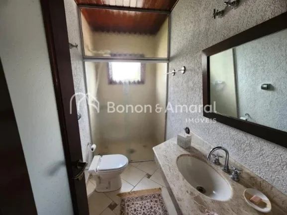Imagem Belíssima casa com 250 m² de construção e terreno com área de 449 m². Na parte inferior há 1 ...