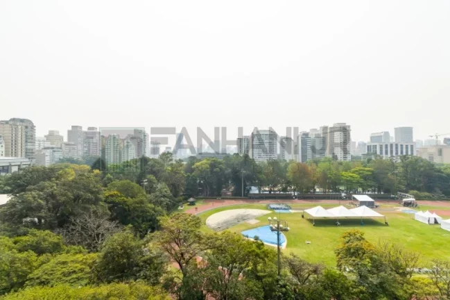 Imagem Venha se surpreender com essa incrível residência de luxo! Com 3 suítes espaçosas, sendo a suíte do casal com 2 banheiros, você terá todo o conforto