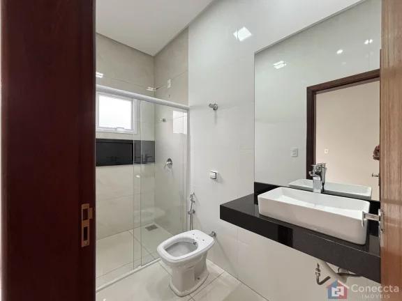Imagem Casa de Alto Padrão à Venda em Patos de Minas - 205m² de Construção