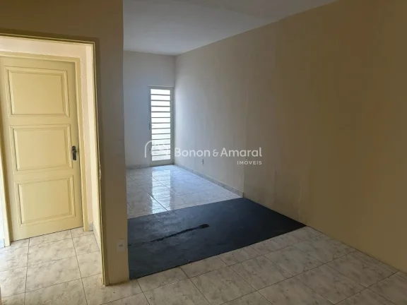 Imagem Casa para locação no bairro Taquaral em Campinas/SP. Na parte superior, living para 2 ambientes, 3...