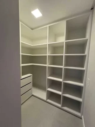 Imagem Casa alto padrão em condomínio fechado, 4 suítes sendo 1 master e 4 vagas, em Camboriú/SC