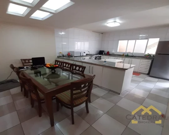 Imagem Sobrado de três dormitórios e amplo quintal na Vila Esperança em Jundiaí