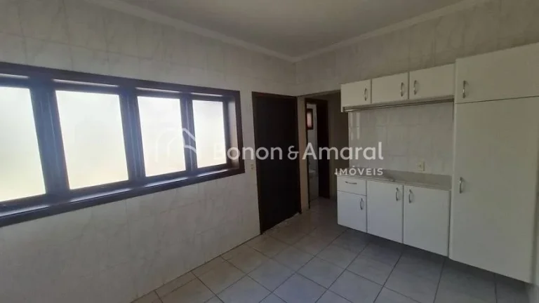 Imagem Casa em condomínio com 430 m² e 4 quartos