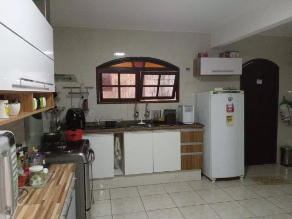 Imagem VENDO ESTA LINDA CASA NO CENTRO DO CÔNEGO. NOVA FRIBURGO RJ.