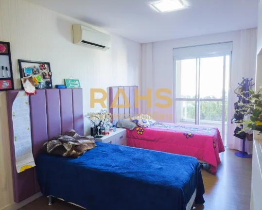 Imagem Completo em todos os detalhes, contemplada com um edifício de formas ousadas e modernas. Localizado...