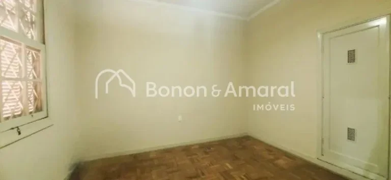 Imagem Casa em localização estratégica no coração do Guanabara, ideal para fins residenciais ou comerc...