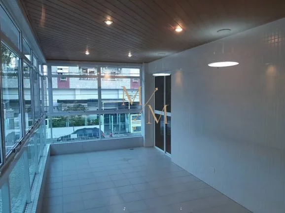 Imagem Belíssima Casa Sobresposta Alta, no Campo Grande em Santos