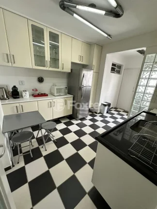 Imagem Apartamento 94M², 3Q, 1 Suíte, 2 Banheiros, 1 Vaga, Espaço Gourmet, Quadra, Salão de Jogos, Jardim, Portaria 24h, Armários, Split.