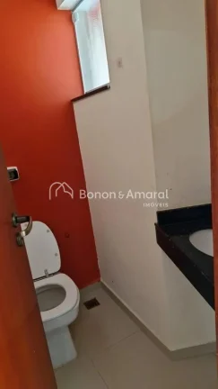 Imagem Casa à venda no Condomínio Campos do Conde em Paulínia. O piso inferior conta com sala para dois ...