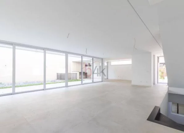 Imagem Casa de 487 m² com 4 suítes e 4 vagas no Condomínio Garda, Jardim Cordeiro.