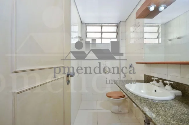 Imagem Apartamento de 141m² em Pinheiros para reforma, 3 quartos e 1 vaga.