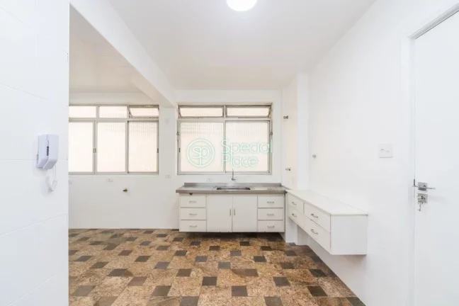 Imagem Ótimo apto com 145m², no Itaim. Amplo living para três ambientes - todos com grandes janelões, s...