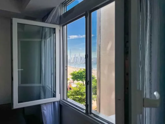 Imagem Apartamento mobiliado frente mar com 3 dormitórios sendo 3 suítes em Balneário Camboriú/SC