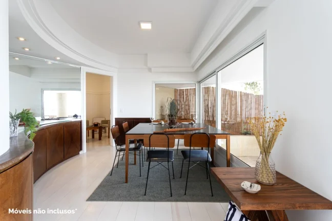Imagem Apartamento 276M² Reformado, 3Q, 3 Suítes, 3 Banheiros, 4 Vagas, Varanda, Piscina, Academia, Churrasqueira, Salão de Festas, Playground, Split.