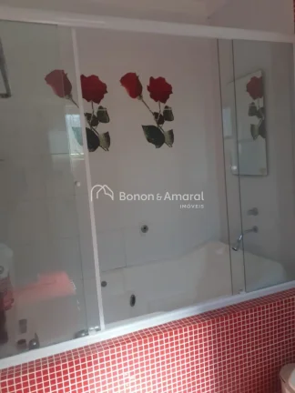 Imagem Casa ampla, arejada com bom acabamento. A residência de 5 andares possui 3 suítes sendo 1 suíte m...