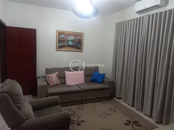 Imagem Imperdível oportunidade: Casa comercial de alto padrão à venda em Coxim-MS, no Centro! 3 quartos, 1 suíte, 1 sala, 5 banheiros, 1 vaga de garagem, 180m² de área.