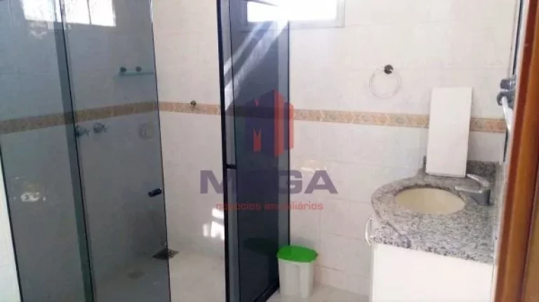 Imagem Residência com sete banheiros, três cozinhas, cinco quartos, escritório, três salas e muito mais!