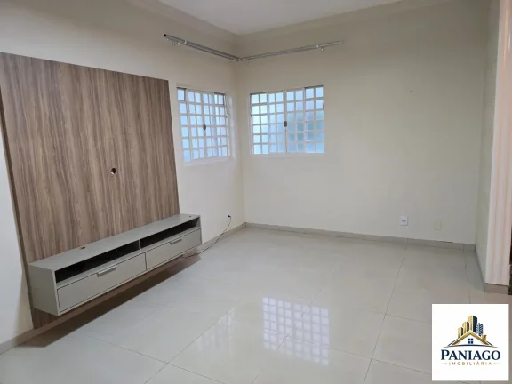 Imagem Casa aconchegante em condomínio, com 4 quartos, jardim e piscina, Cuiabá-MT