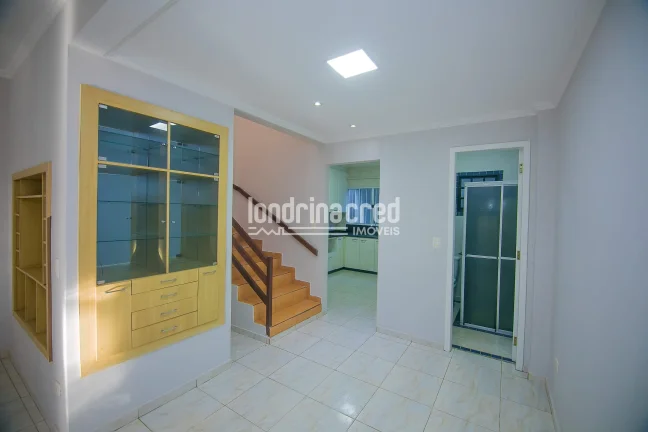Imagem Excelente Sobrado Geminado à Venda na Parte Alta do Bairro: 4 Dormitórios, Espaço Gourmet, Suíte no Térreo, Garagem para 2 Carros e Localização Privilegiada!