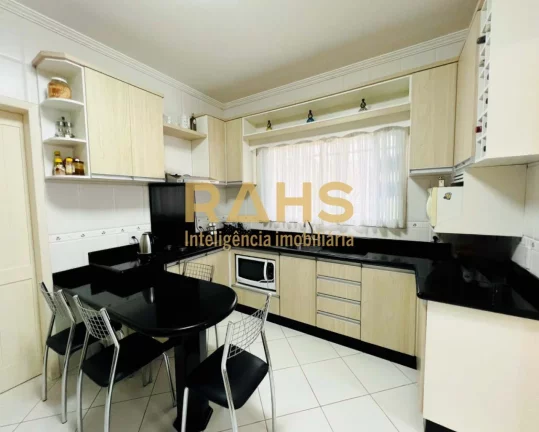 Imagem Sobrado Averbado com mais de 266m² em terreno de 408,27 m², sendo 1 suíte master e mais 3 quartos...