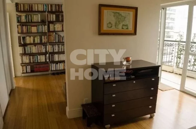 Imagem Cobertura espetacular em Moema Pássaros, fora de rota, em rua tranquila, arborizada, próximo a tod...