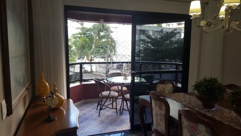 Imagem Impecável apartamento de 3 quartos com suíte e 2 vagas de garagem no Jardim Astúrias, Guarujá-SP!