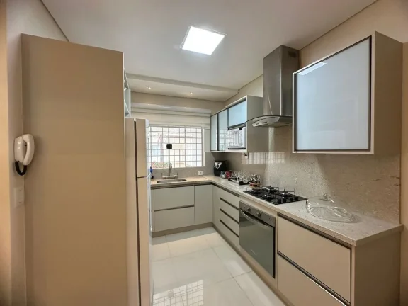 Imagem Sobrado Reformado e Decorado em Condomínio Exclusivo - Com mobília