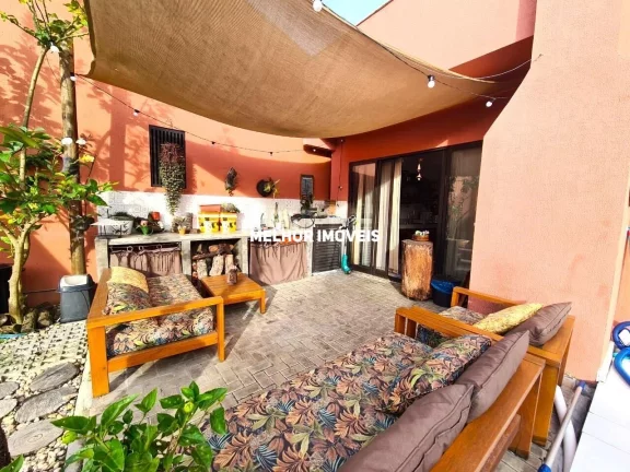 Imagem Casa Duplex á venda com 4 dormitórios localizada na praia Mariscal em Bombinhas.