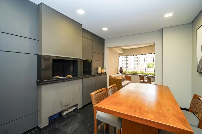 Imagem Luxuoso Apartamento em frente ao Clube Curitibano no coração do Água Verde.