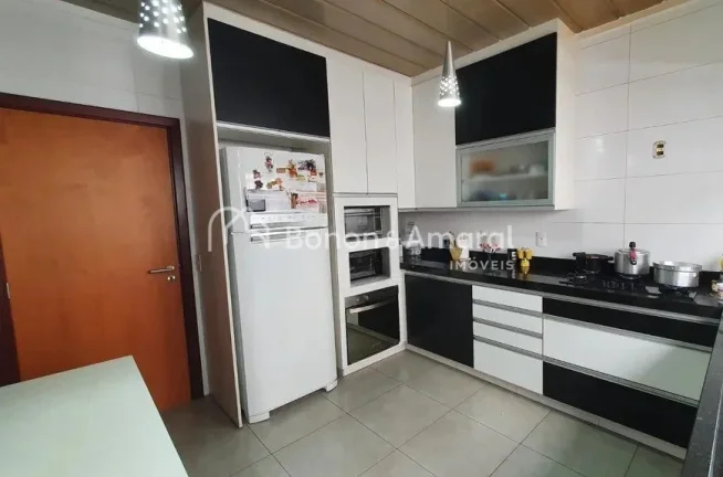 Imagem Impecável casa à venda no Condomínio Parque das Quaresmeiras, na cobiçada região do Alphaville ...