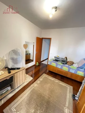 Imagem Sobrado 200m² - 3 Dorm - 1 Suíte - 4 Vagas