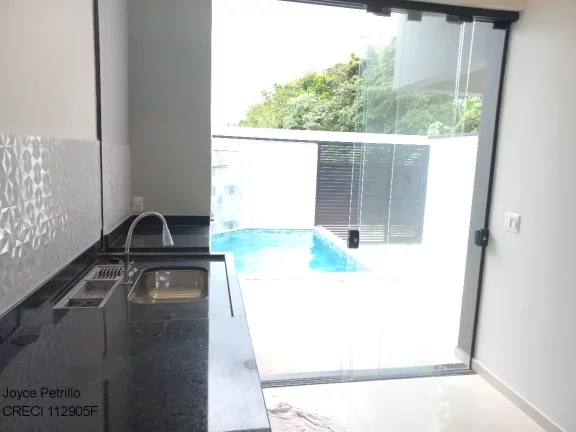 Imagem Casa com Piscina e Cascata a Venda em Peruíbe.