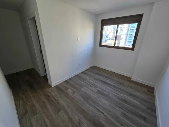 Imagem Apartamento novo alto padrão com 4 suítes e 4 vagas de garagem no Centro de Balneário Camboriú.
