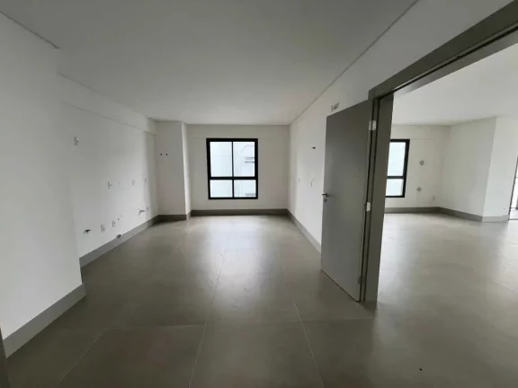 Imagem Apartamento com 4 suítes, closet e 3 vagas de garagem em Balneário Camboriú