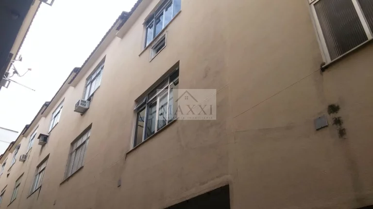 Imagem Casa Triplex para Locação no Conjunto Residencial Henriqueta – 2 Quartos e Garagem