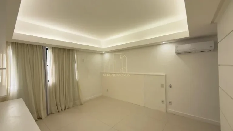 Imagem Apartamento 4 Quartos à Venda em Salvador | 212m², Reformado, 2 Suítes e 2 Vagas