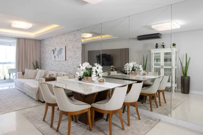 Imagem Apartamento mobiliado com 3 dormitórios sendo 1 suíte e 2 vagas de garagem na Brava em Itajaí