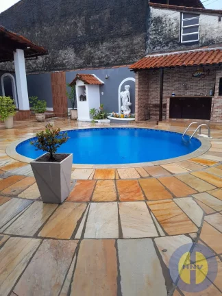 Imagem VENDO CASA DE 2 QUARTOS COM PISCINA EM ITAIPU + UM ANEXO NOS FUNDOS