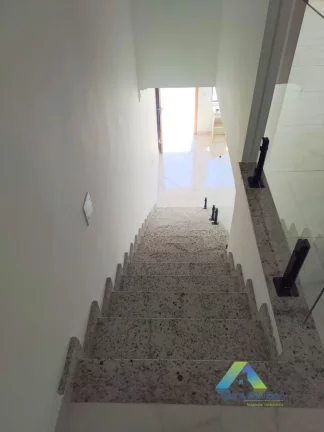 Imagem Lindo e novo sobrado com 125 m² em 3 dormitórios, 1 suíte e 2 vagas.