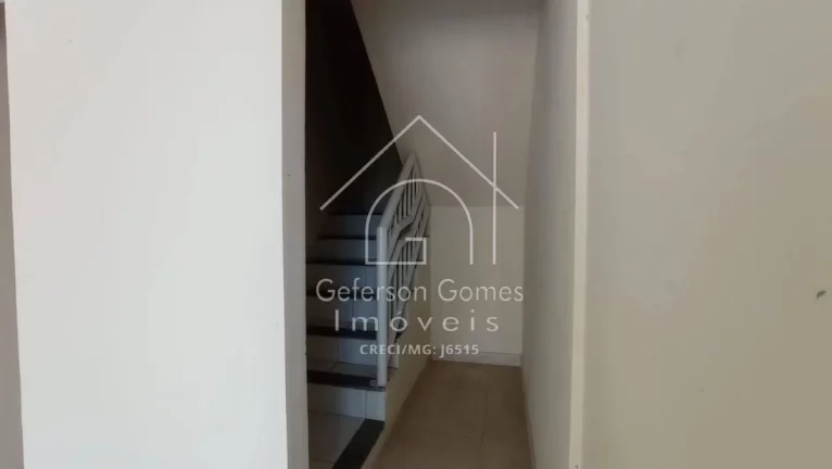 Imagem Casa à Venda - Com 2 pavimentos - Centro - Mantena - MG
