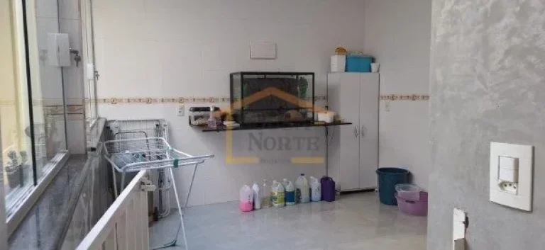 Imagem Sobrado com 170m², muito bem distribuído, 3 dormitórios, 2 banheiros, sala de estar aconchegante,...