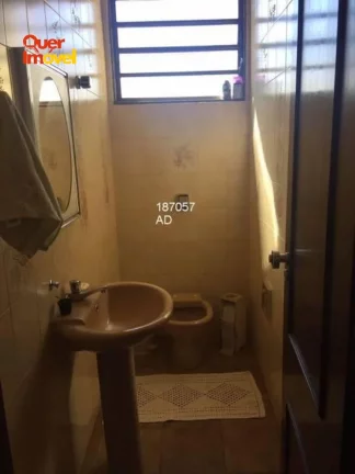 Imagem Casa à venda no Jardim Paulistano, Ribeirão Preto-SP: 3 quartos, 1 suíte, 2 salas, 4 banheiros, 3 vagas de garagem. 206 m². Zona leste! Quer Imóvel Negócios Imobiliários.