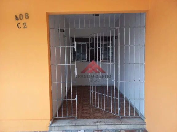 Imagem Otima casa no centro de São Gonçalo com varanda,Sala 02 quartos bamheiro,cozinha e area de serviço,vaga de garagem,proximo a todo comércio do centro d